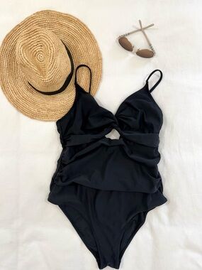 ✨ Cupshe Black Ruched Cutout One Piece Swimsuit Size L Tummy Control ✨